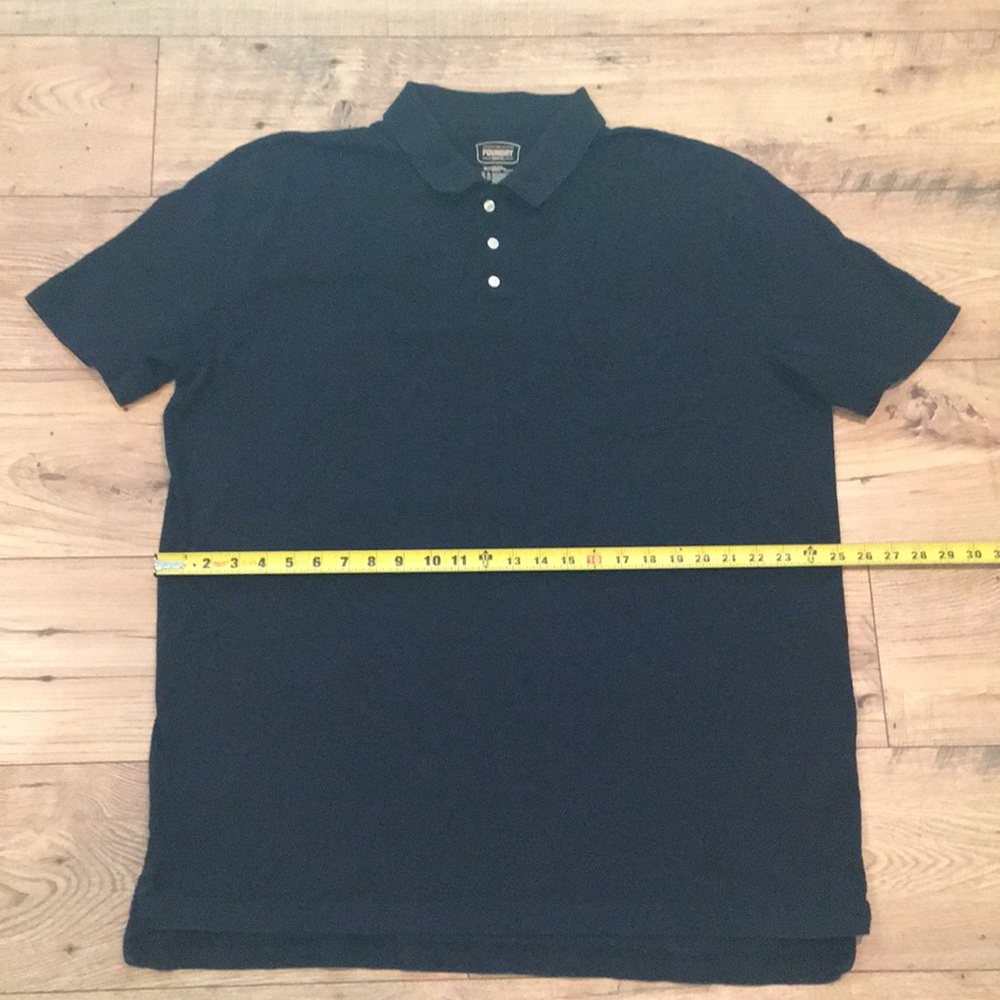 2 men’s Big and Tall 3 button polo shirts XLT